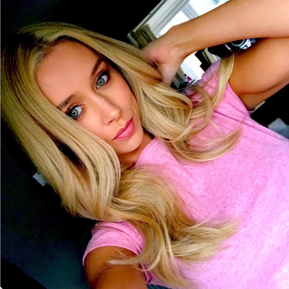 Meet your Posher, Nena